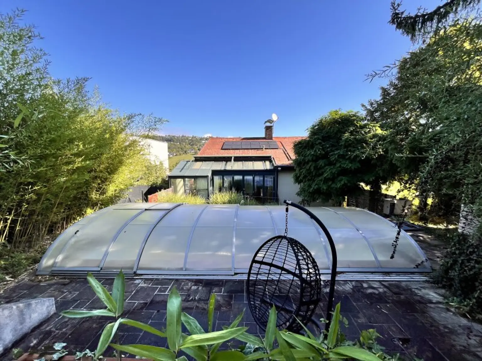 Haus mit Potenzial in Kierling – Ruheoase mit Garten, Pool & Wintergarten