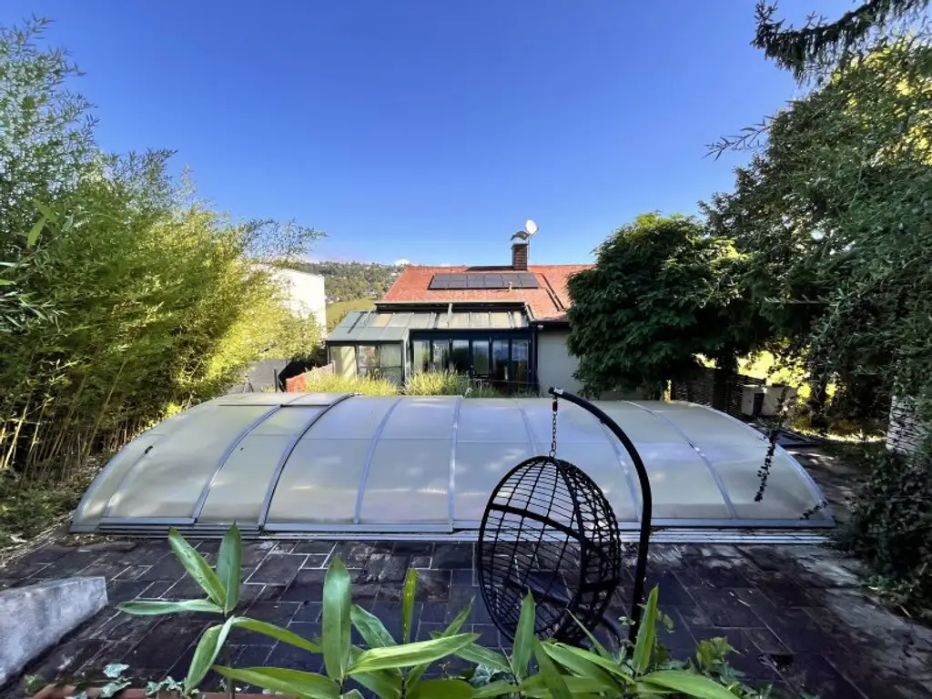 Haus mit Potenzial in Kierling – Ruheoase mit Garten, Pool & Wintergarten