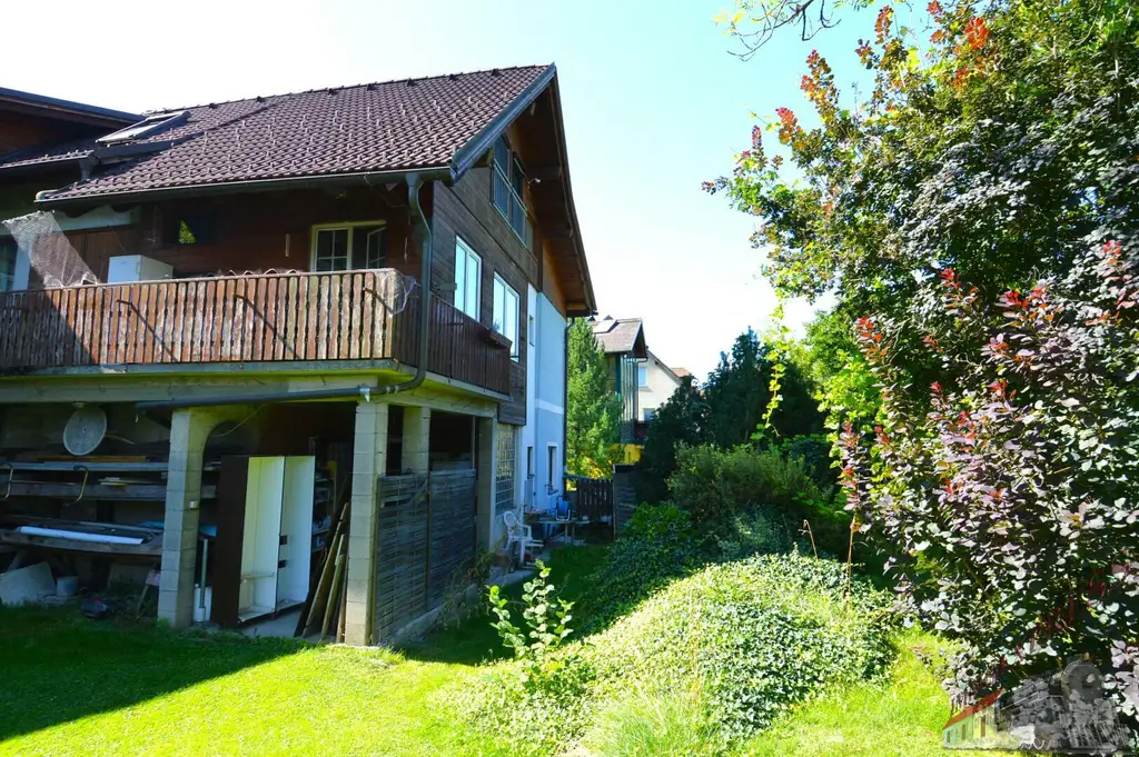 Ein-/ Zweifamilienhaus mit viel Potential - 3 Garagen - 1.368 m² - getrennte Eingänge