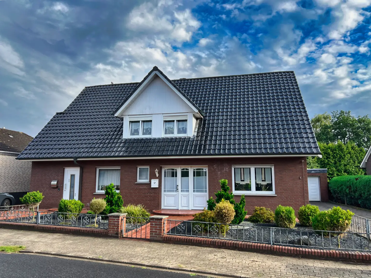 Alle unter einem Dach! Einfamilienhaus mit Einliegerwohnung & viel Platz!