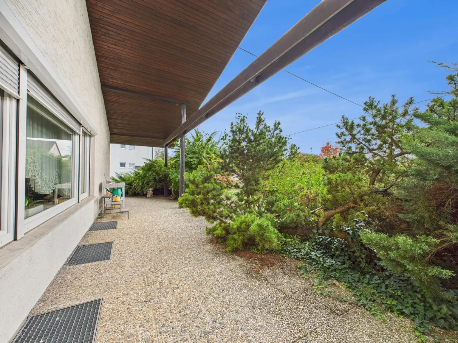 ANSFELDEN: Wohnhaus mit ca. 126,7 m² Wohnfläche auf EINER EBENE (Erstbezug 1976) + Garage