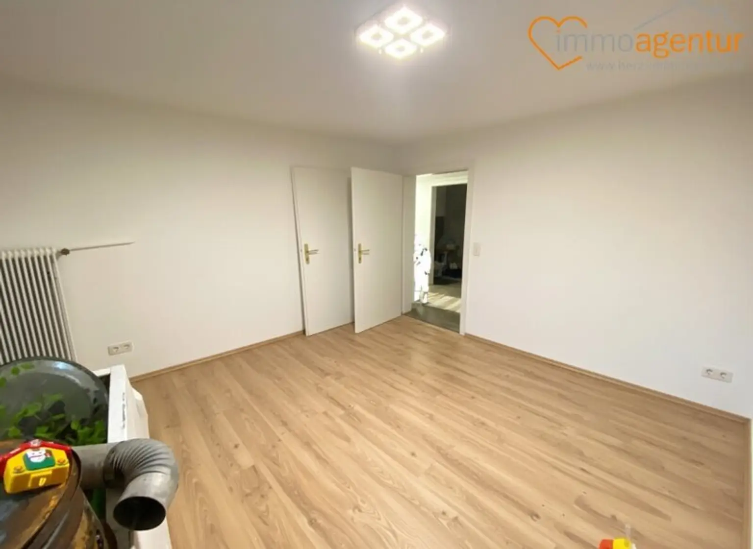 MODERNISIERTES WOHNJUWEL: 2-3 Wohneinheiten in Thalheimer Elite-Lage!