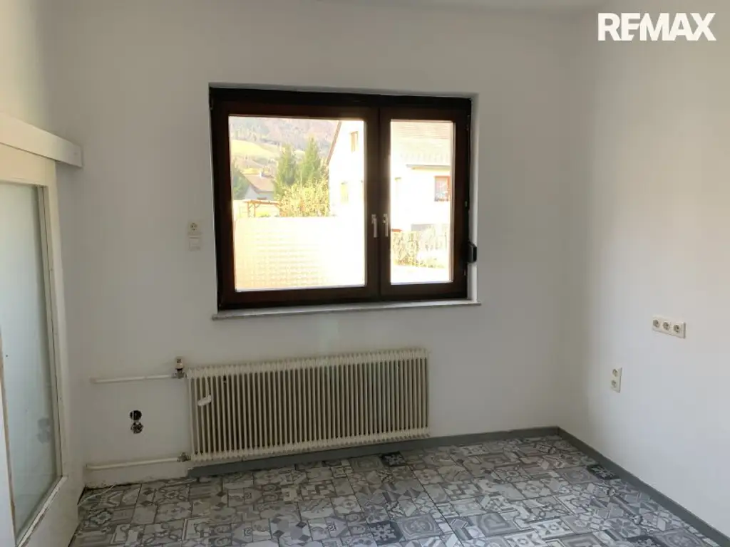Charmantes Einfamilienhaus in Gloggnitz – Ihr neues Zuhause mit Garten und Garage!