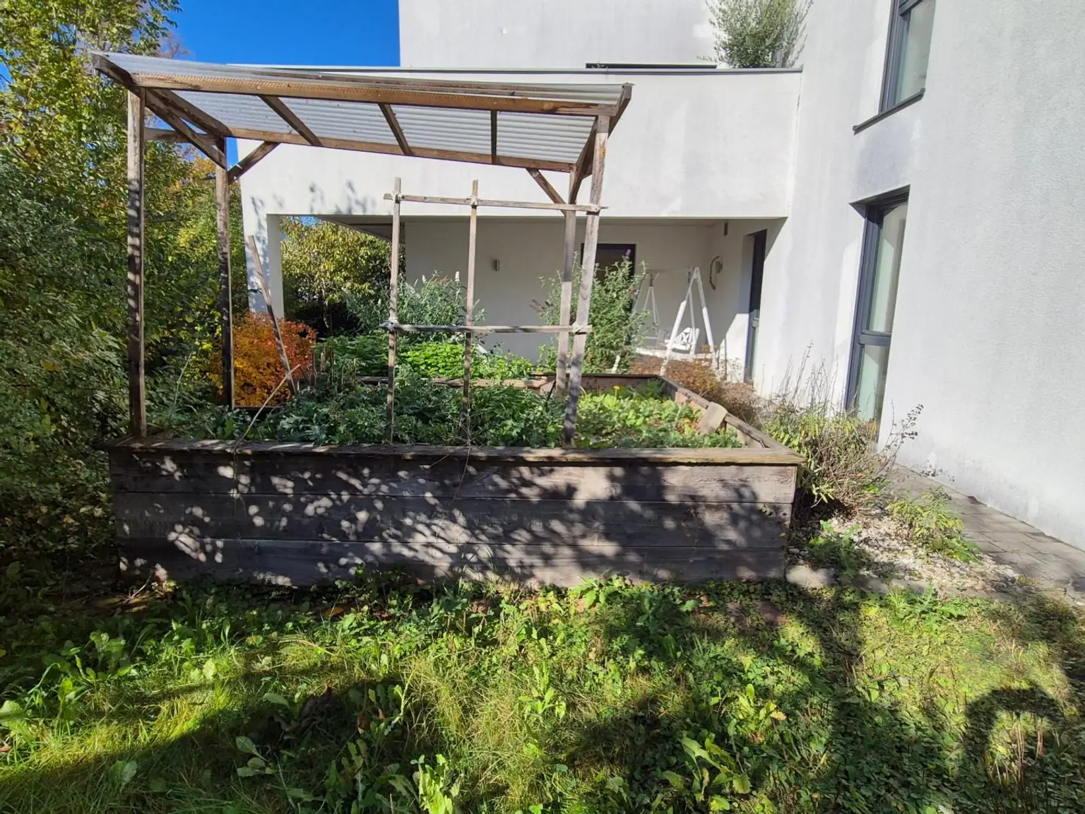 HAUSETAGE MIT GARTEN IN ZENTRALER UND SEHR RUHIGER LAGE