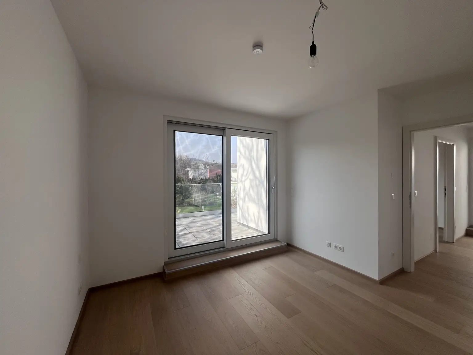 Erstbezug !!! Traumhafte Doppelhaushälfte -  mit 5 Zimmern, Garten, Wohnkeller und Stellplätzen!