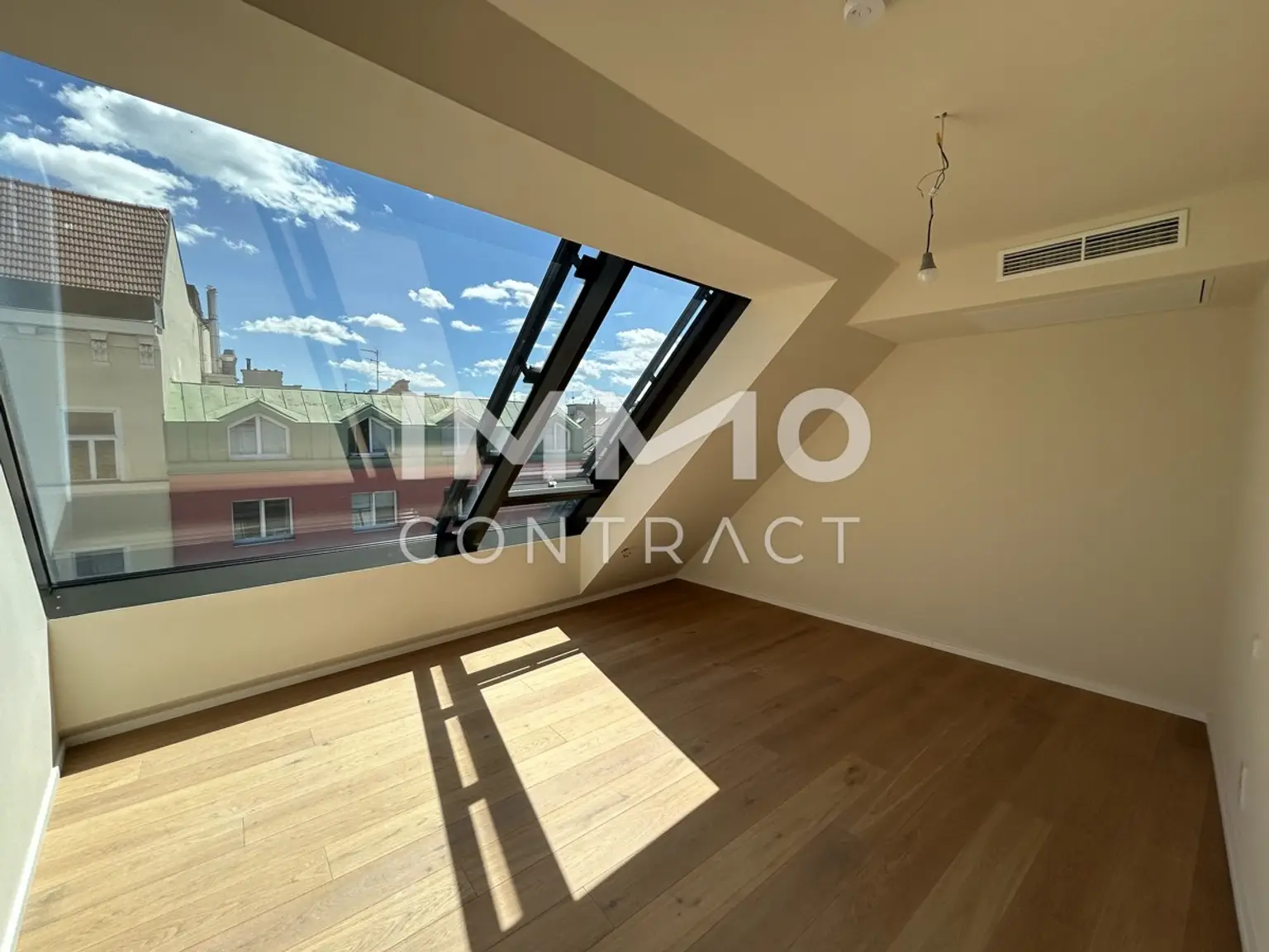 LUXURIÖSE 4-ZIMMER-WOHNUNG MIT
DACHTERRASSE - beim Naschmarkt