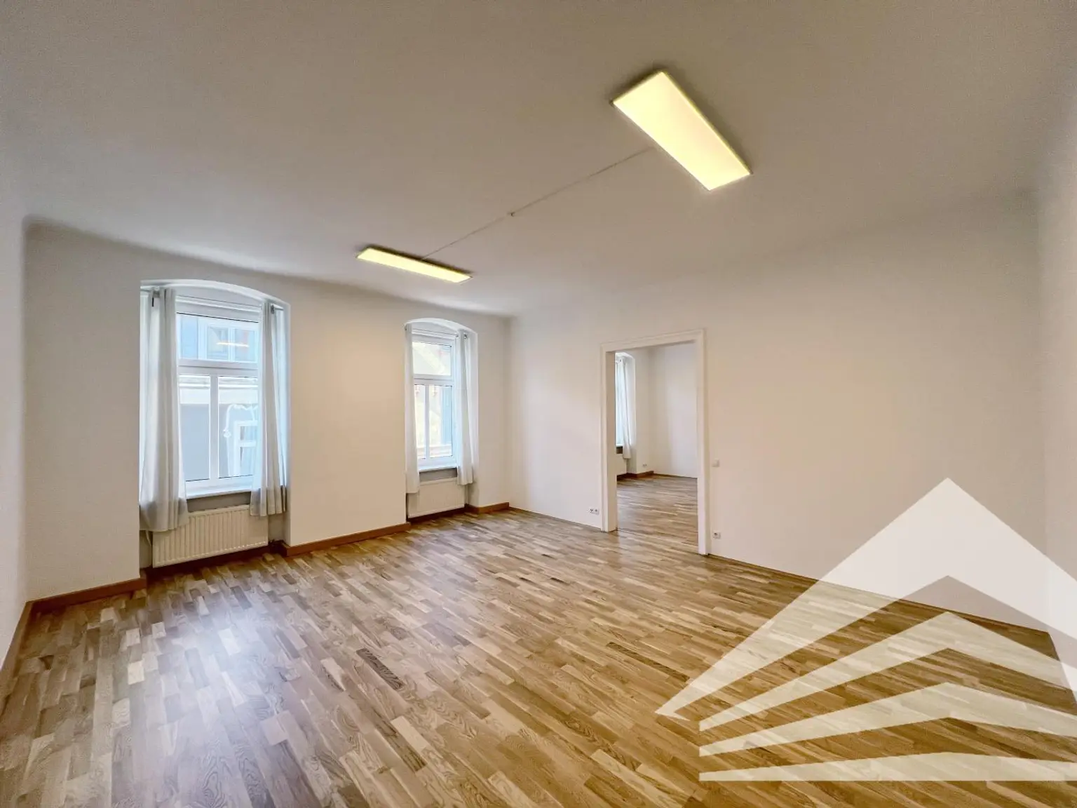 Neu saniertes Altbaubüro in der Marienstrasse!