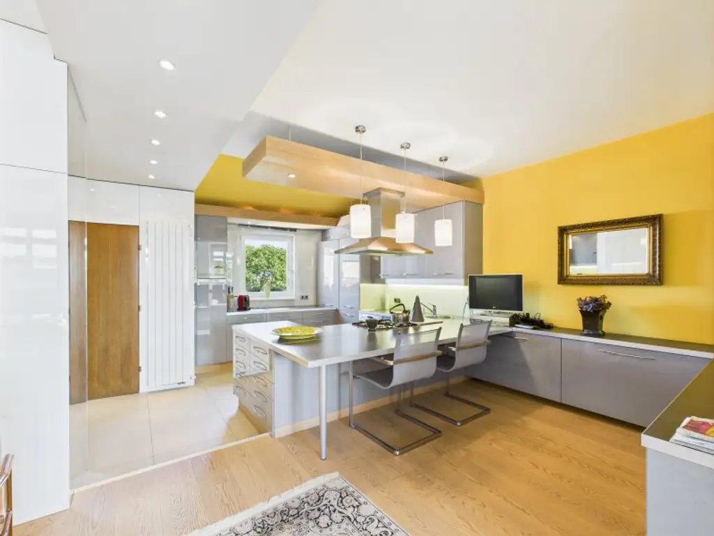 3-Zimmer Dachgeschosswohnung im 18. Bezirk mit Wienblick & zwei Garagenplätzen