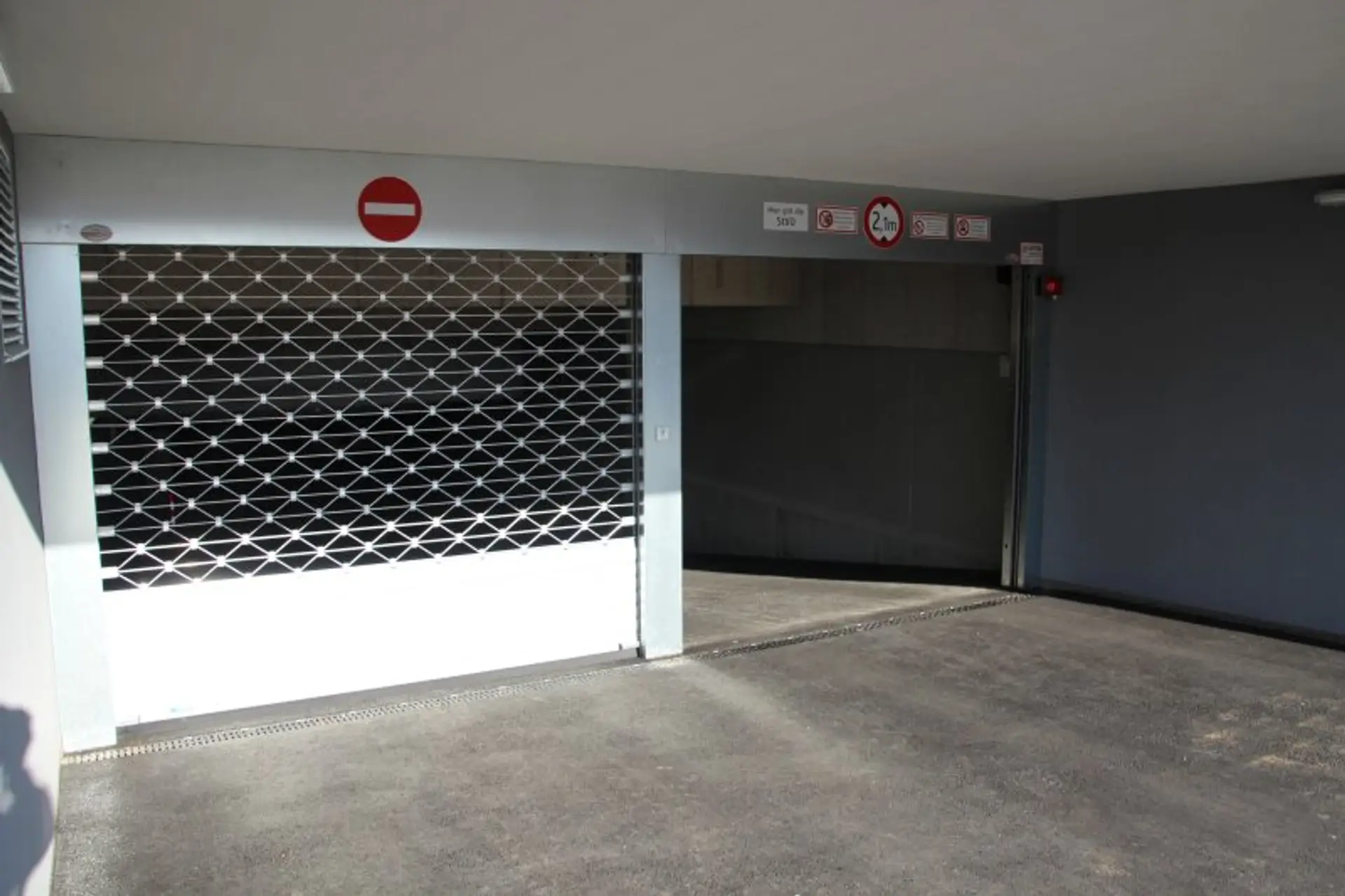 XXXL TIEFGARAGENSTELLPLATZ, 400cm BREITE, PROVISIONSFREI, ZENTRUM KORNEUBURG!!