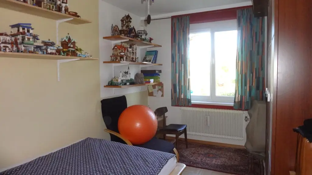Einfamilienhaus mit vielen Zimmern in ruhiger Lage !