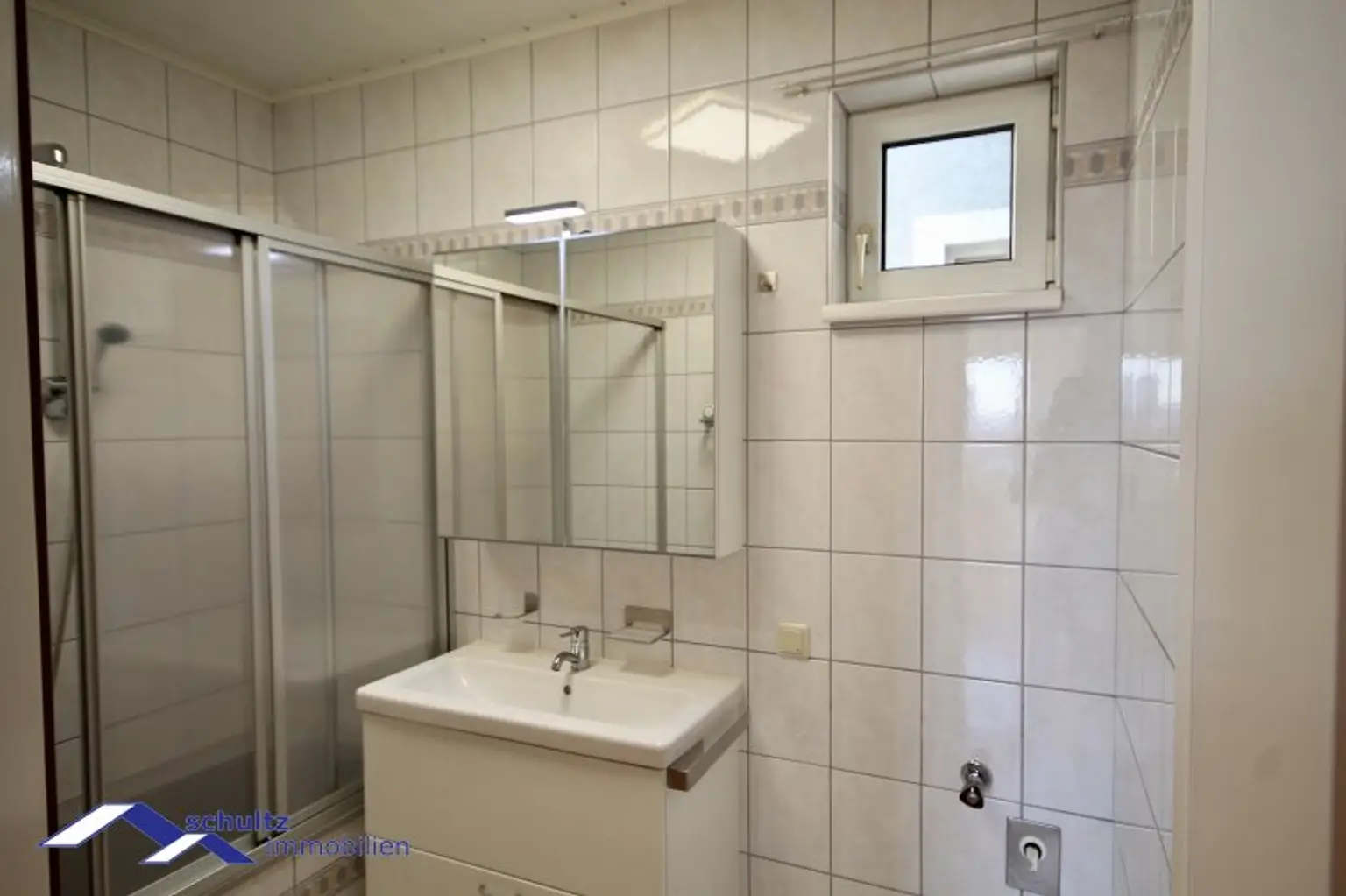 Attraktive 3-Zimmer-Dachgeschosswohnung im Zentrum von Guntramsdorf zu mieten! Überdachter Parkplatz inklusive!