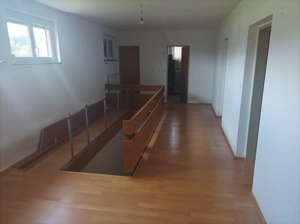 Geräumiges Ein-Zweifamilienhaus in unverbaubarer Aussichtslage- auch Zweitwohnsitz möglich