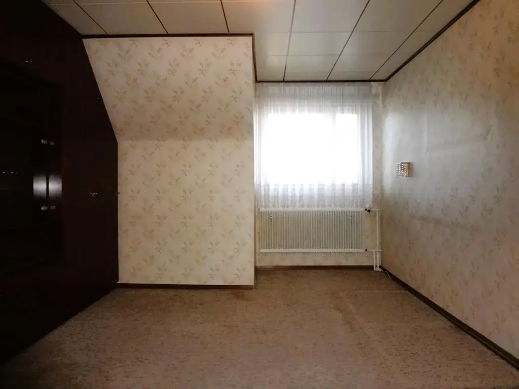 GEDIEGENES HAUS MIT ZWEI WOHNEINHEITEN UND GROSSEM GARTEN!