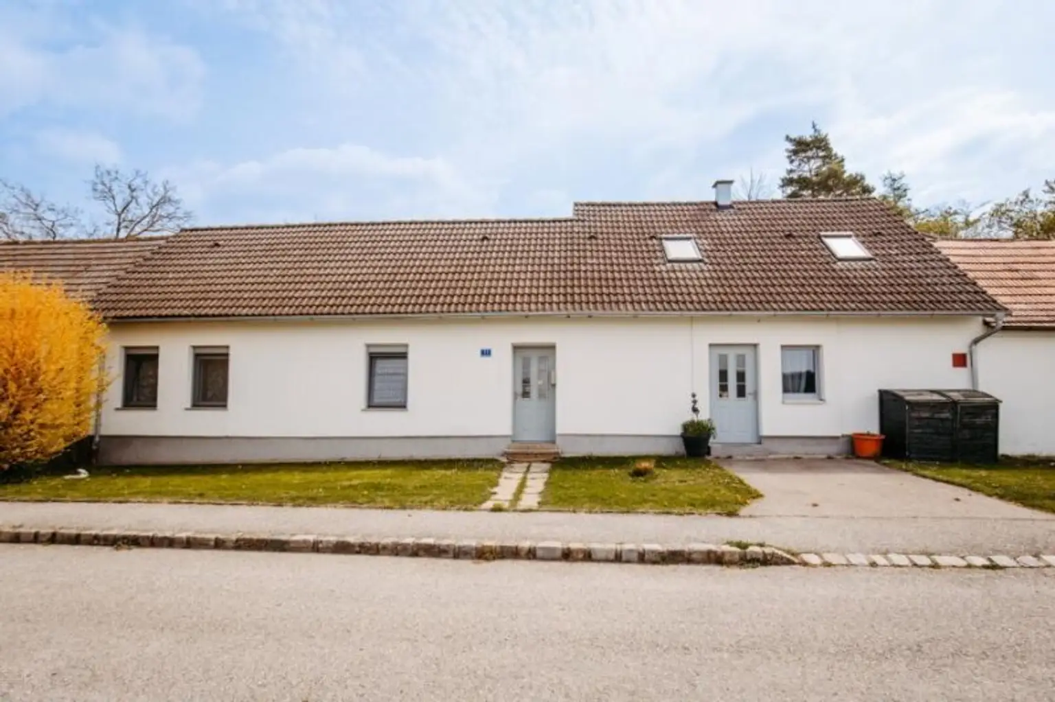 Gepflegtes, neu revitalisiertes  und liebevoll erhaltenes Landhaus. Natur, Sonne, Ruhe,  Seelenheil.