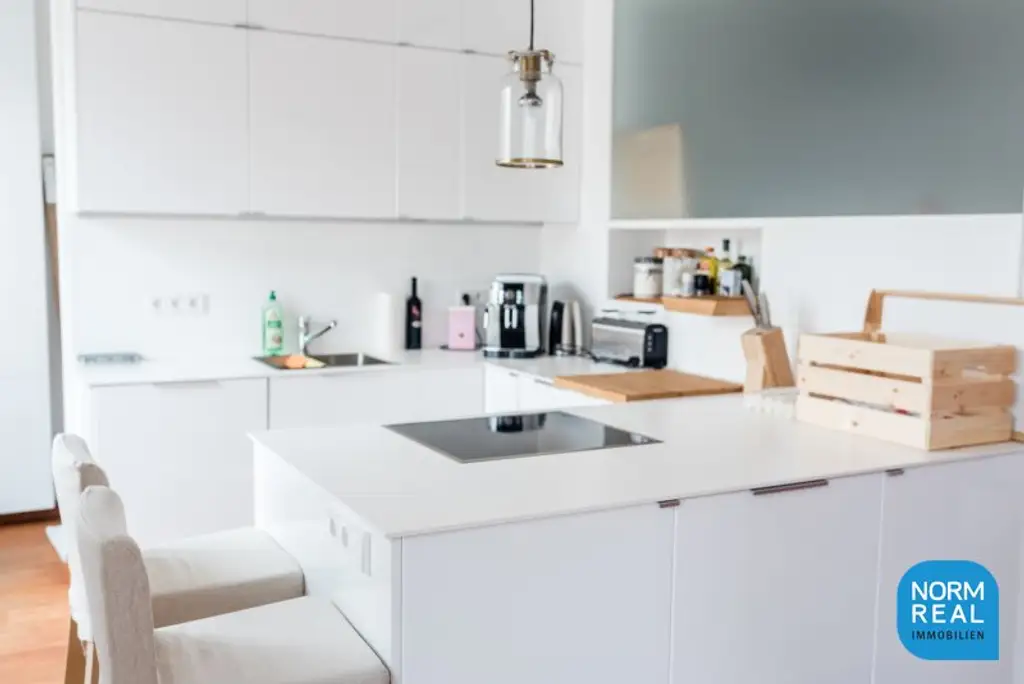 Komplett möblierte Dachgeschosswohnung mit Terrasse