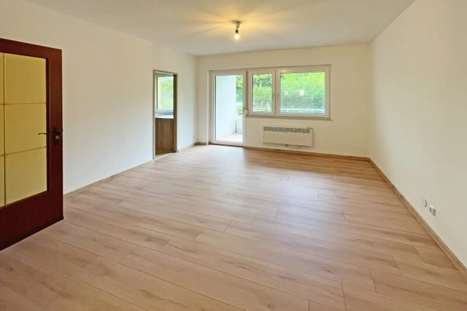 Wohn-Schlafraum_Ausgang Loggia