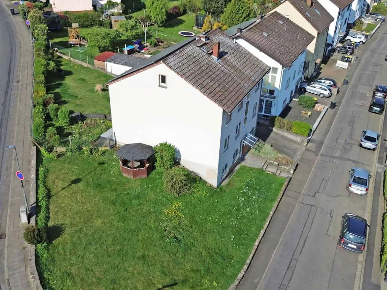 Luftbild_Straßenseite