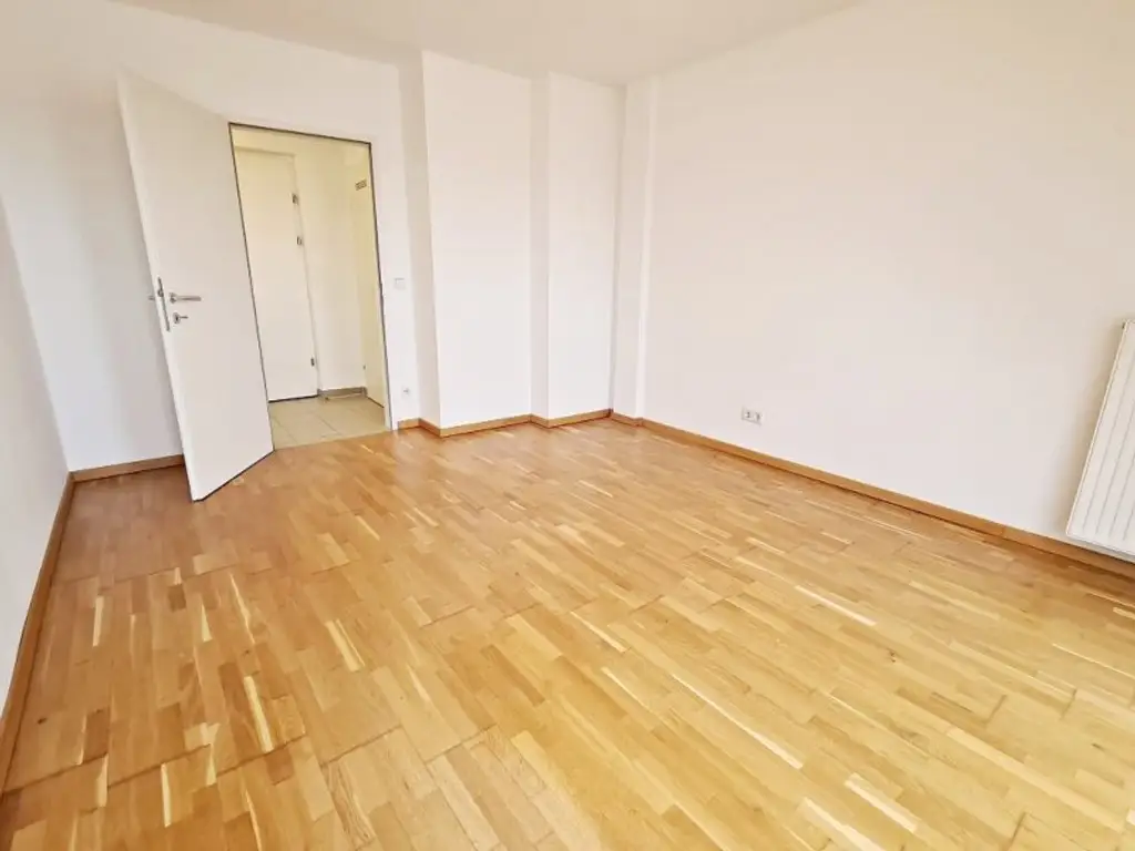 TERRASSENHIT, 61 m2 Dachgeschoß mit 48 m2 Terrasse, Wohnküche, 1 Zimmer, Wannenbad, Parketten, Fernblick, Holbeingasse