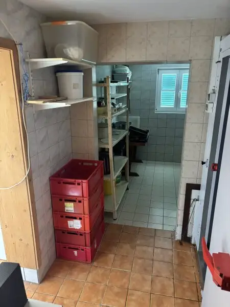 ** LEGENDE IN DER WEINIDYLLE ** D. Ehrensdorf !! Gepflegtes Haus mit ca. 245 m2 Nfl. in gediegener Ortsrandlage - Hauptwohnsitz möglich !!