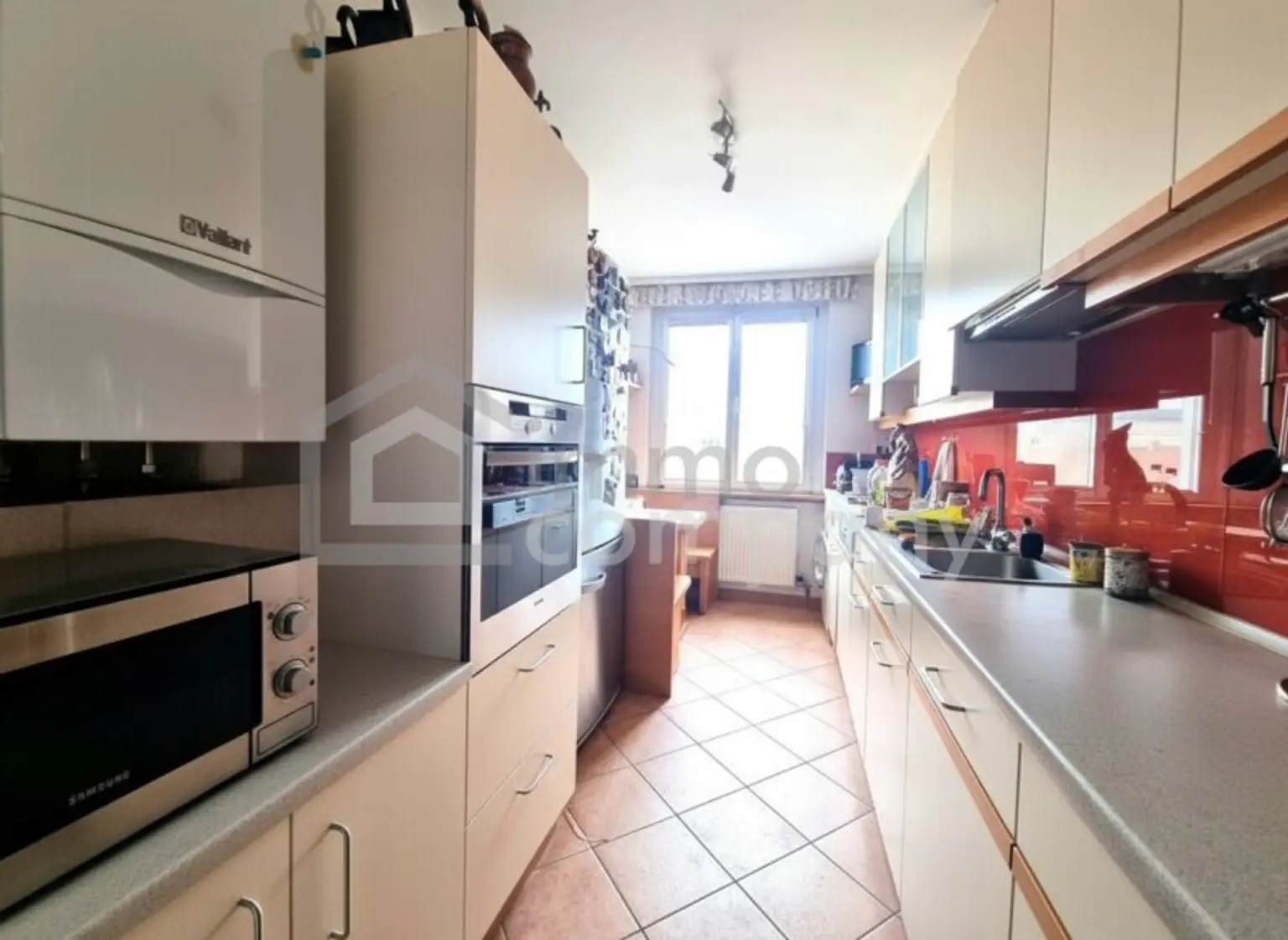 TOP-LAGE NAHE ROTER BERG!! Ruhig gelegene, lichtdurchflutete FAMILIENWOHNUNG – Auch trennbar!