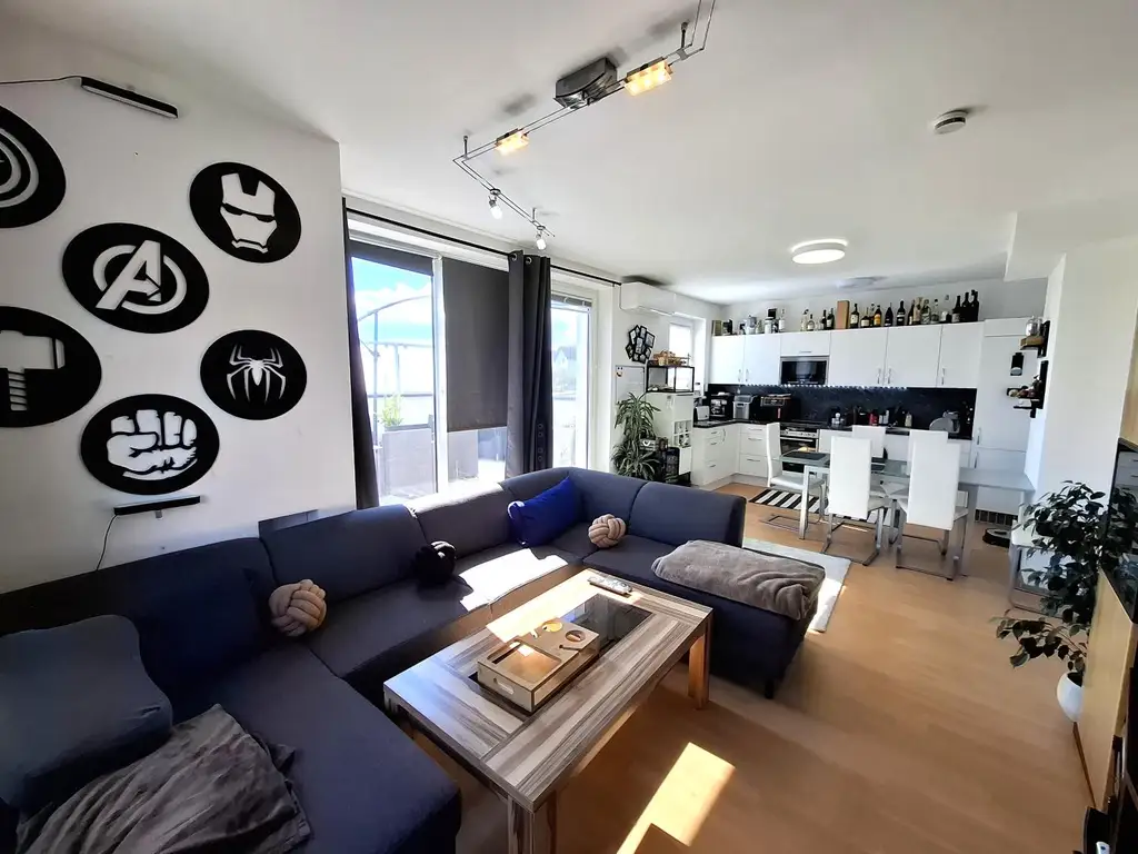 Moderne Eigentumswohnung mit 28 m² Dachterrasse in bester Lage