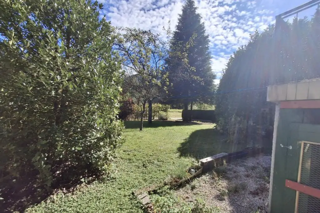 Großzügiges Grundstück mit Altbestand für Ihre individuellen Gestaltungsideen