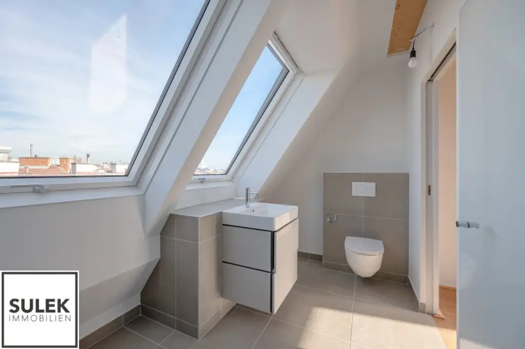 Erstbezug mit weitläufigem & lichtdurchfluteten Wohnbereich, sowie 2 hofseitigen Freiflächen