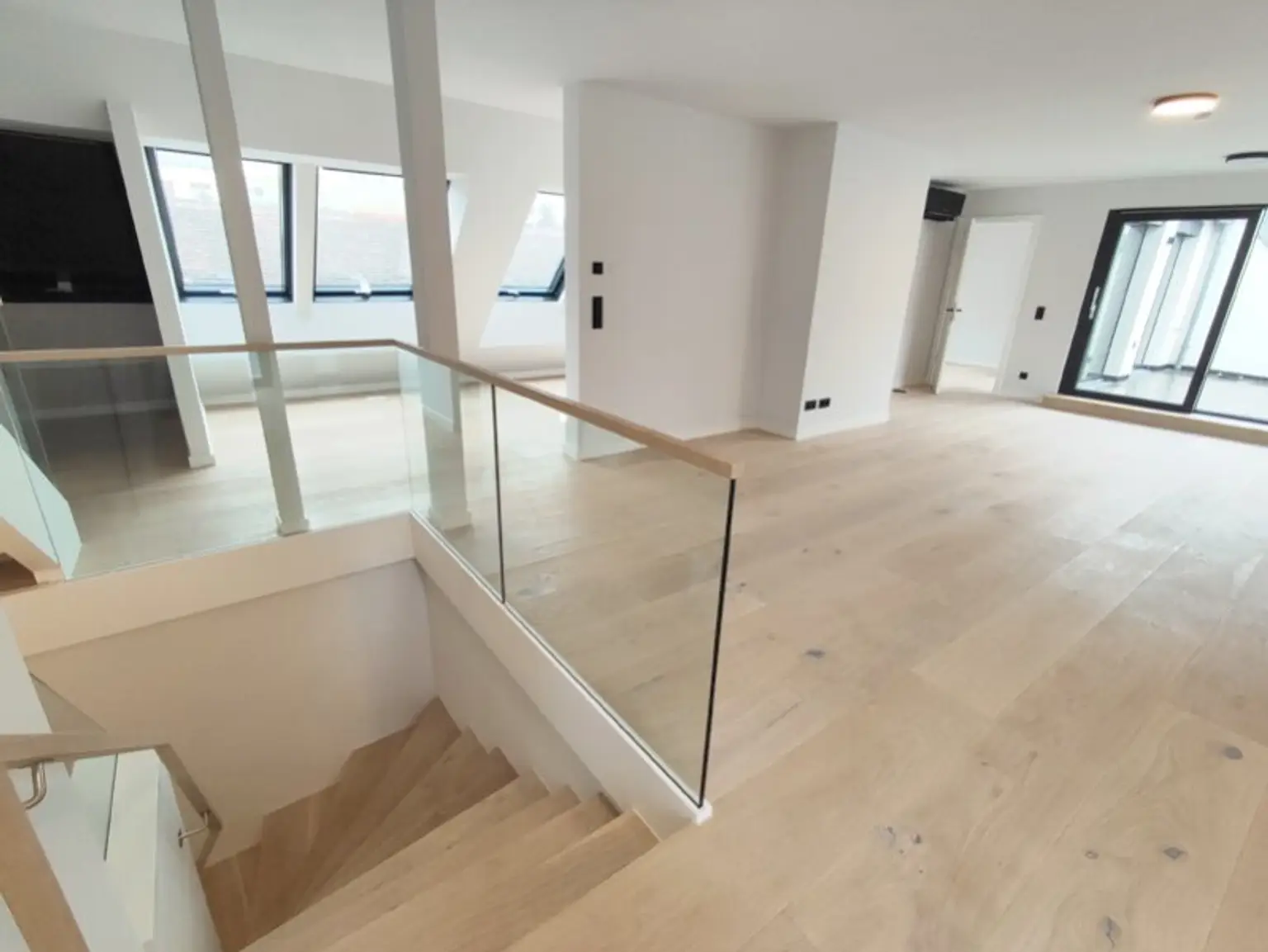 Krongasse! Erstbezug Penthouse mit 3 Terrassen und privatem Liftzugang auf frisch saniertem Altbau! Top17