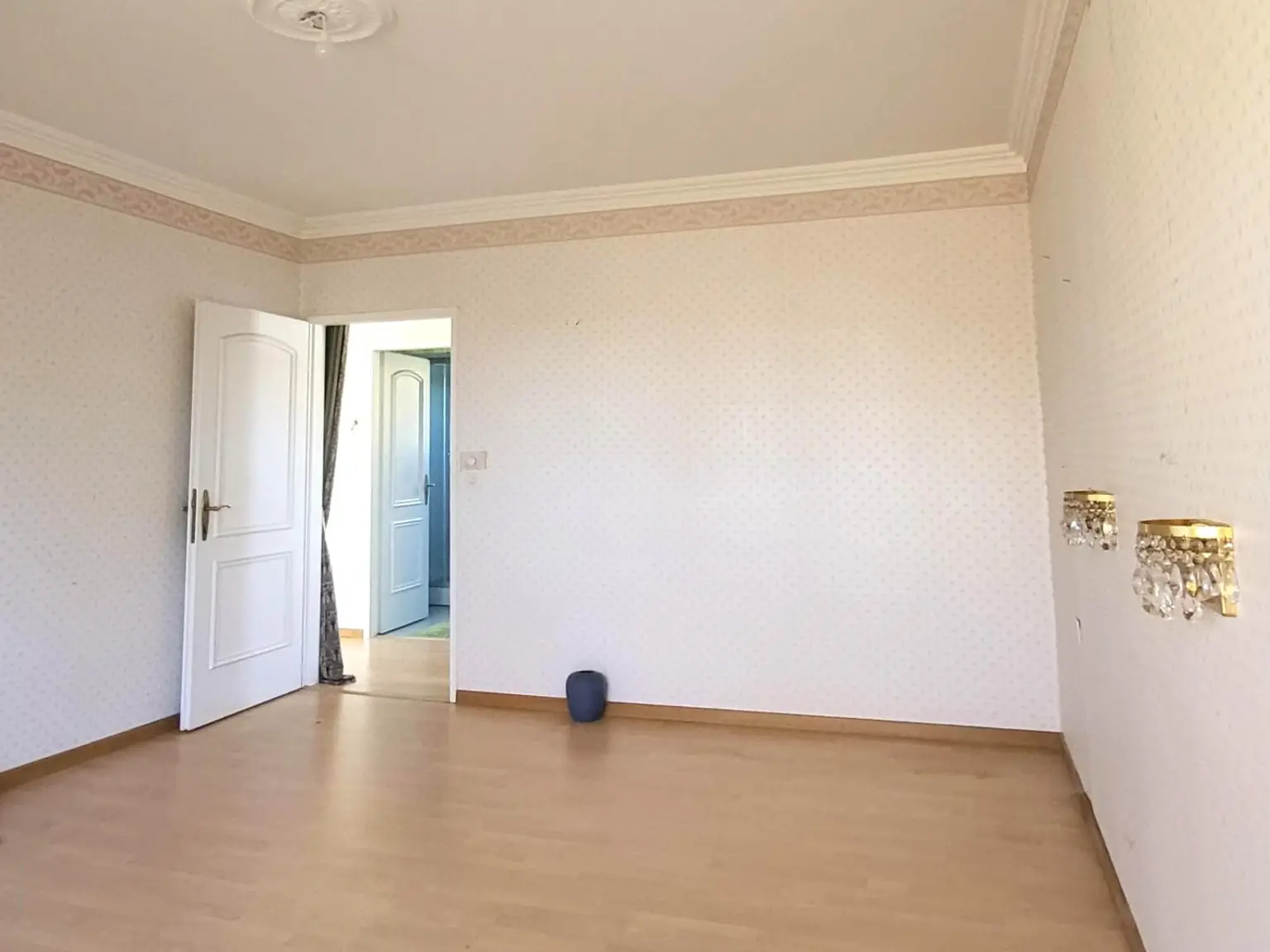 MASSIVHAUS MIT IDYLLISCHEM GARTEN IN SCHÖNER HÖHEN-AUSSICHTSLAGE