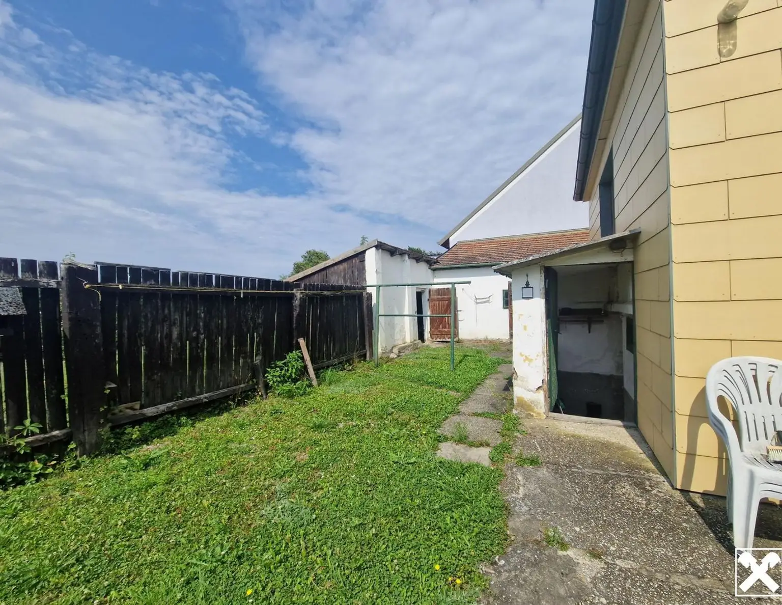 BAUEN UND WOHNEN IN ALLERBESTER WOHN- UND ZENTRUMSLAGE VON KIRCHBERG AM WAGRAM MIT ALTBESTAND