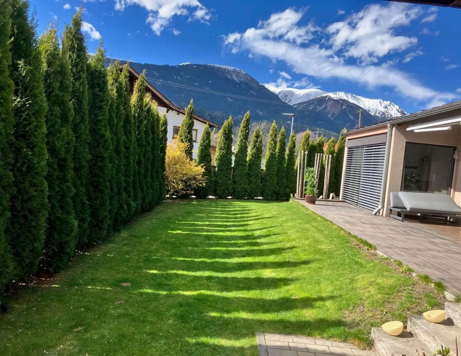 Wohnen auf höchstem Niveau westlich von Innsbruck - sanierter Bungalow mit Pool, Infrarot, Garten und Privatsphäre