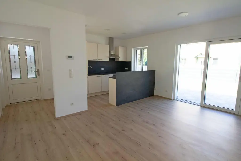 "Großzügige Doppelhaushälfte mit Terrasse und Garten zu mieten!"