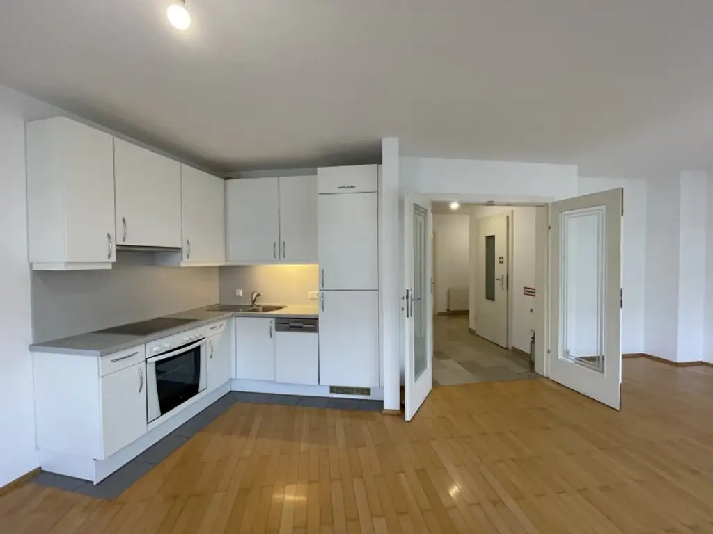 3 Zimmer Wohnung mit Gemeinschaftsdachterrasse direkt beim Karlsplatz!