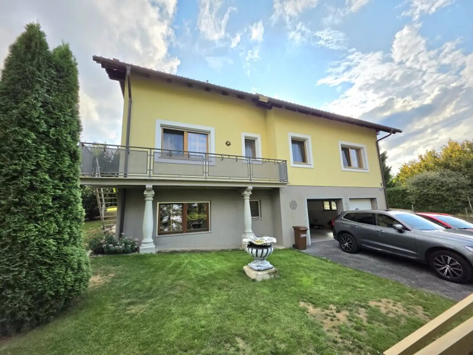 Ruhiges Familienhaus mit Ausbau-Möglichkeit!