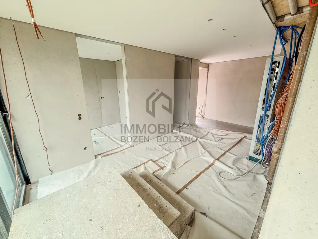 Designer Villa mit Garten und Pool im Grünen zu verkaufen