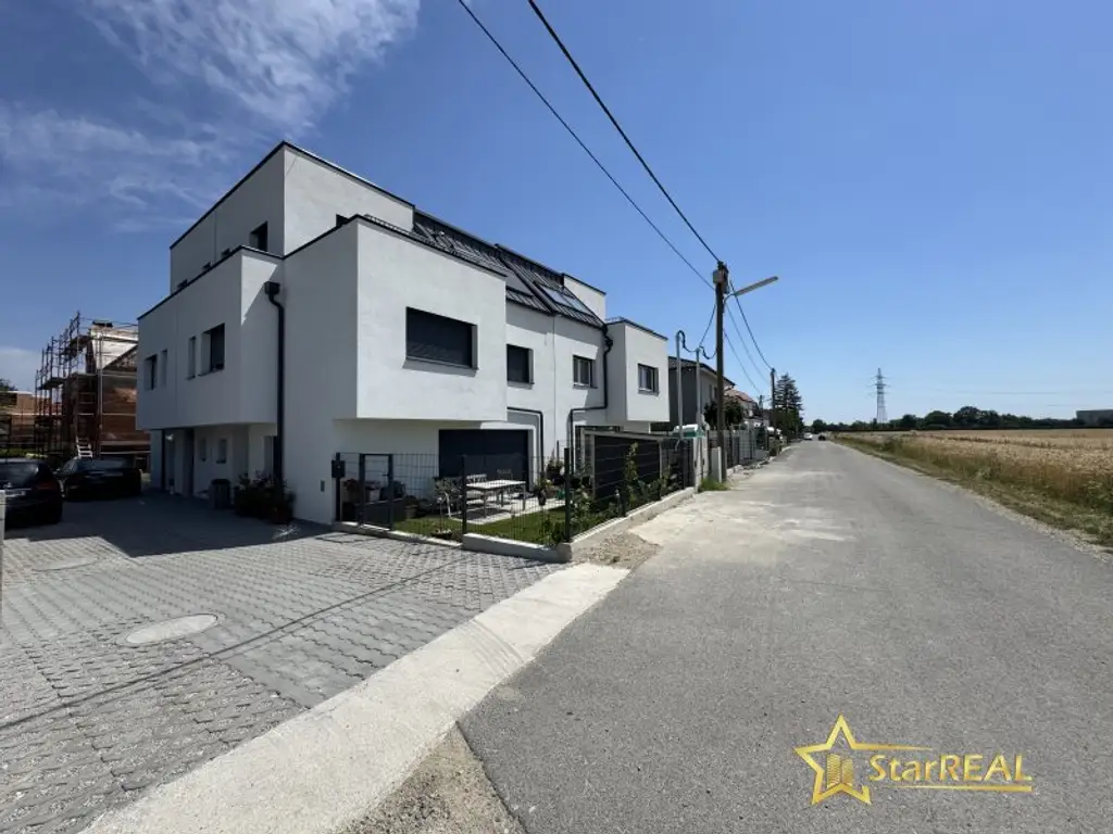 NOCH 1 EINZELHAUS (SCHLÜSSELFERTIG) FREI! 5 ZIMMER/ 3 BADEZIMMER/ 3 TOILETTEN. INKLUSIVE STELLPLATZ.