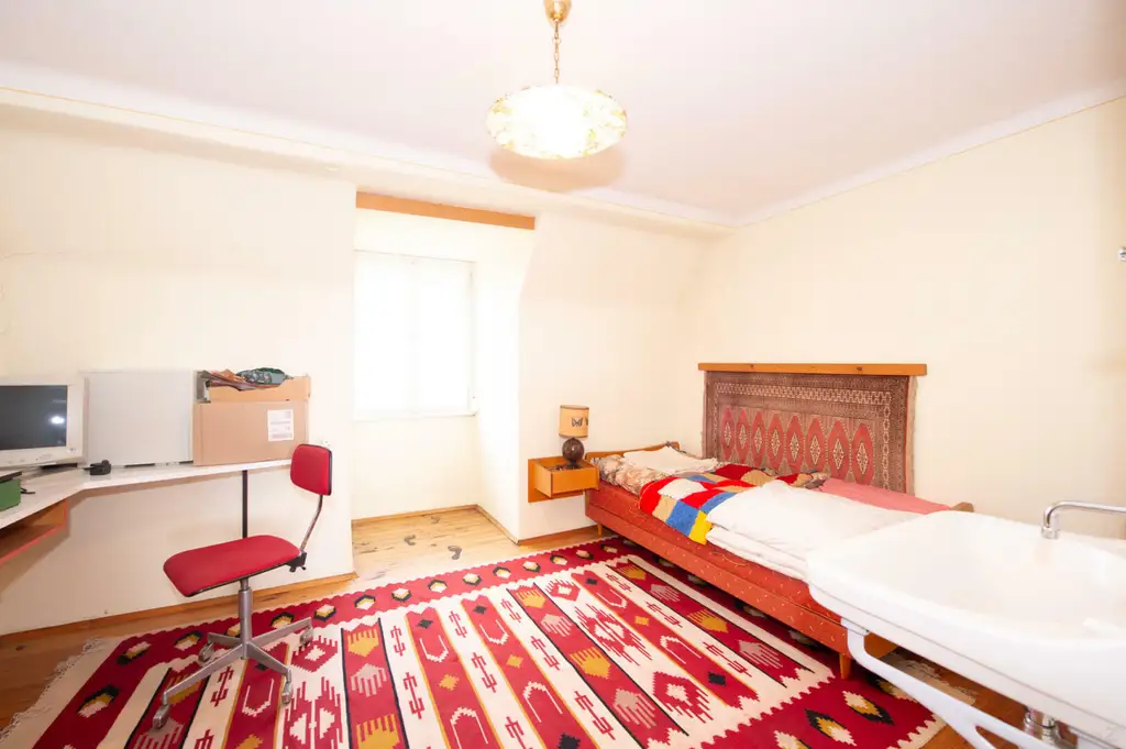 Ein Anwesen voller Möglichkeiten – großzügiges Haus mit Traumgrundstück