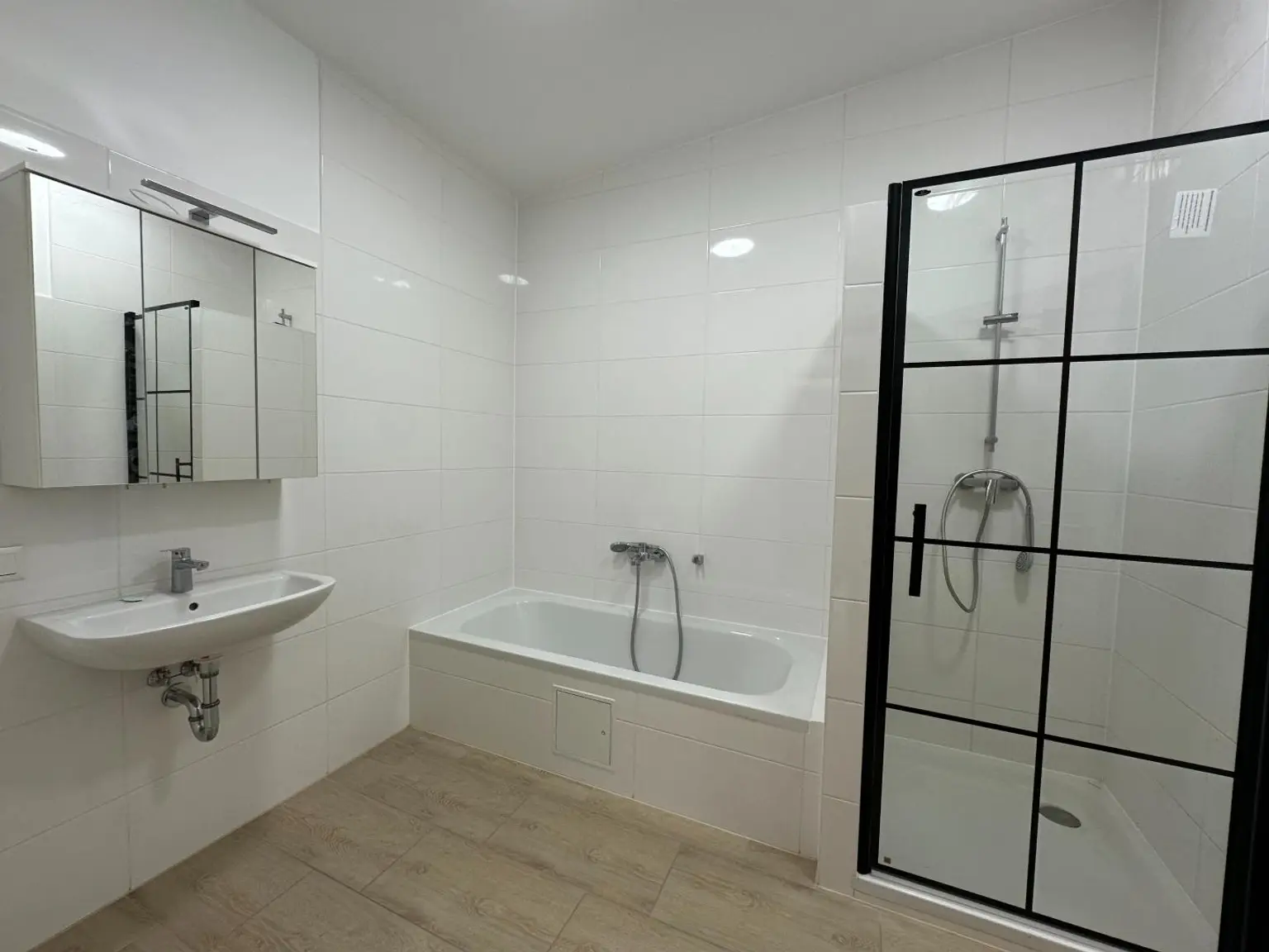 Exklusiv wohnen im Grünen – 4-Zimmer-Neubauwohnung mit Balkon zu kaufen