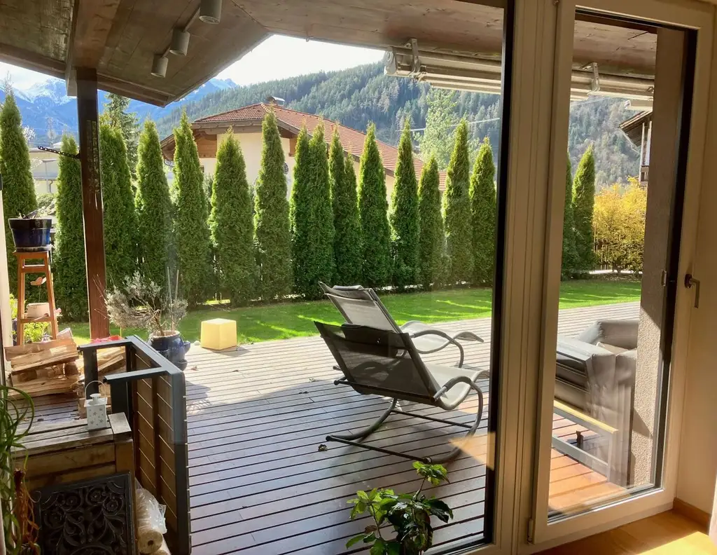 Wohnen auf höchstem Niveau westlich von Innsbruck - sanierter Bungalow mit Pool, Infrarot, Garten und Privatsphäre