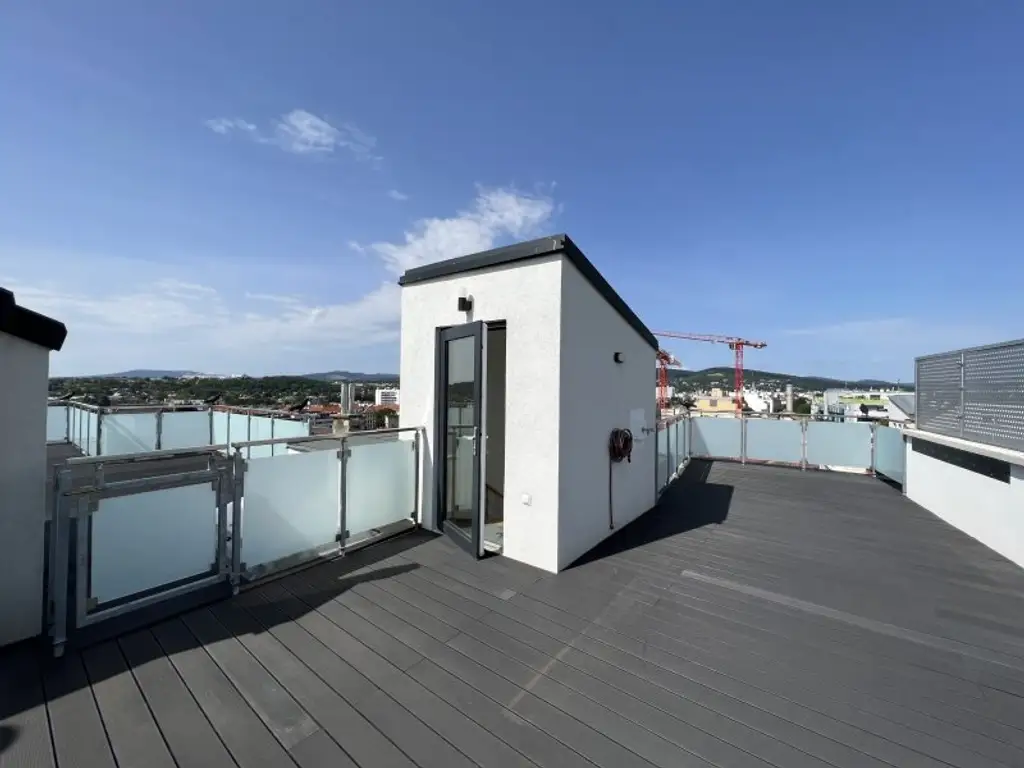 Wohnen mit Weitblick – stilvolle Dachgeschoßwohnung mit Balkon & Dachterrasse!