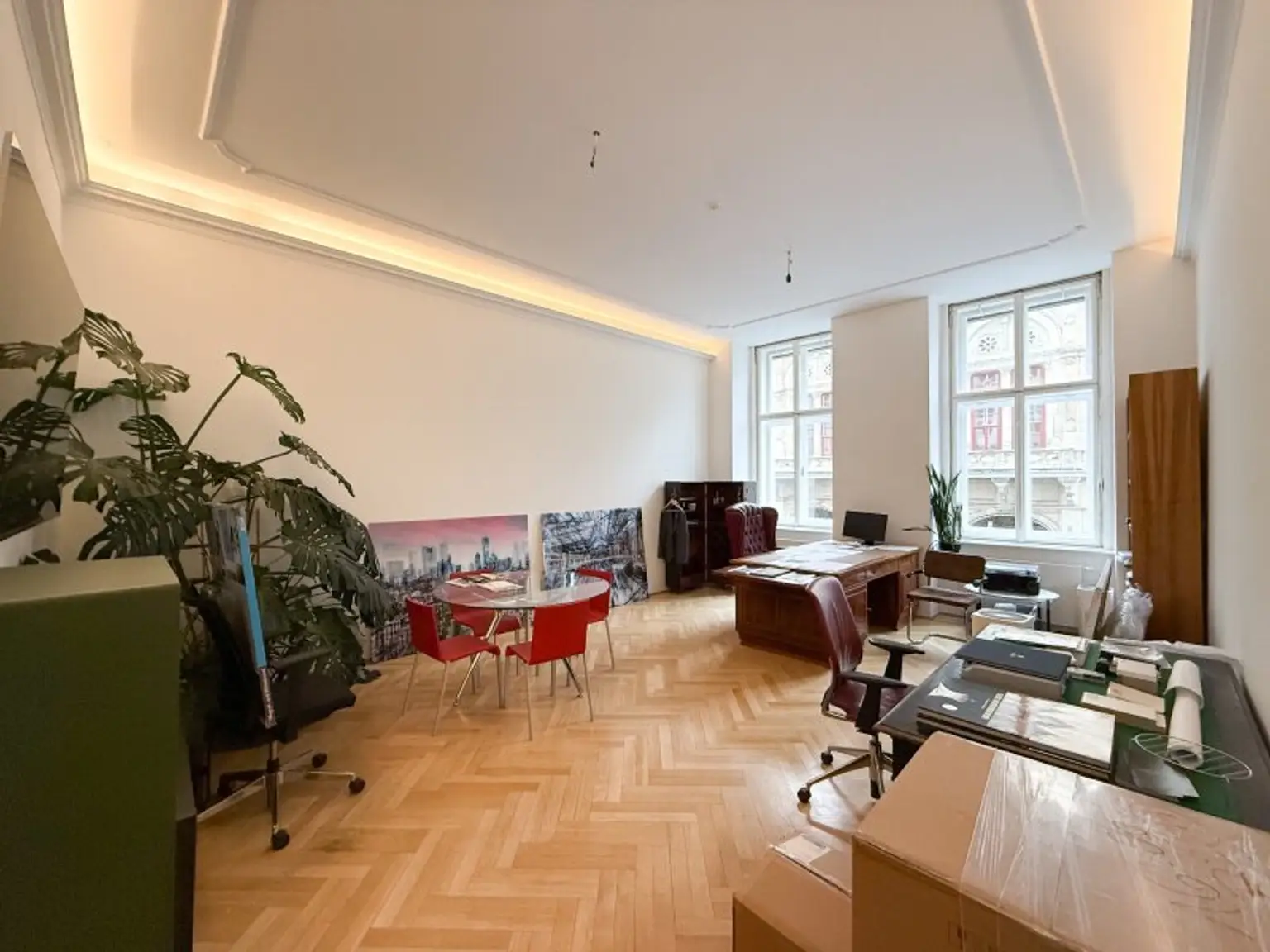 CO-WORKING SPACE ZU VERMIETEN! MIT GARAGENSTELLPLATZ! 1-Zimmer Büro mit Blick direkt auf die Oper zu vermieten