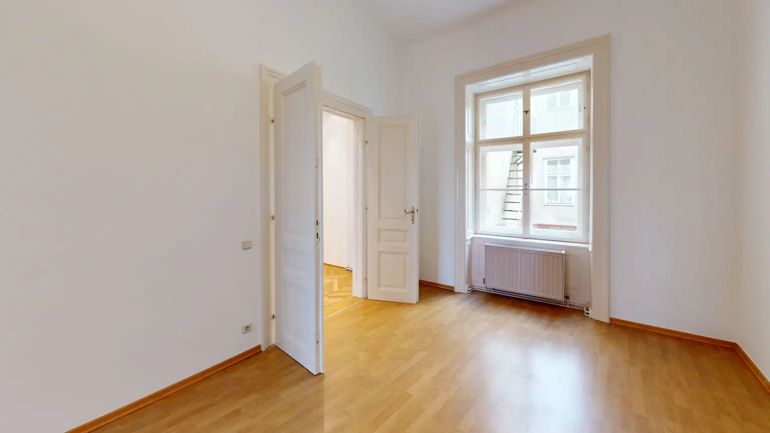 Renovierte 2-Zimmer-Wohnung – zentral begehbar & unbefristete Miete