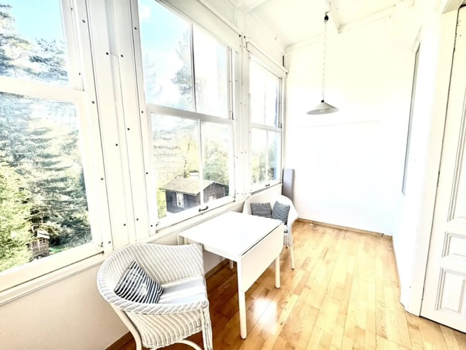 Beletage in Waldrandlage, große Terrasse, Gartennutzung, Carport, energieeffizient, Grünblick