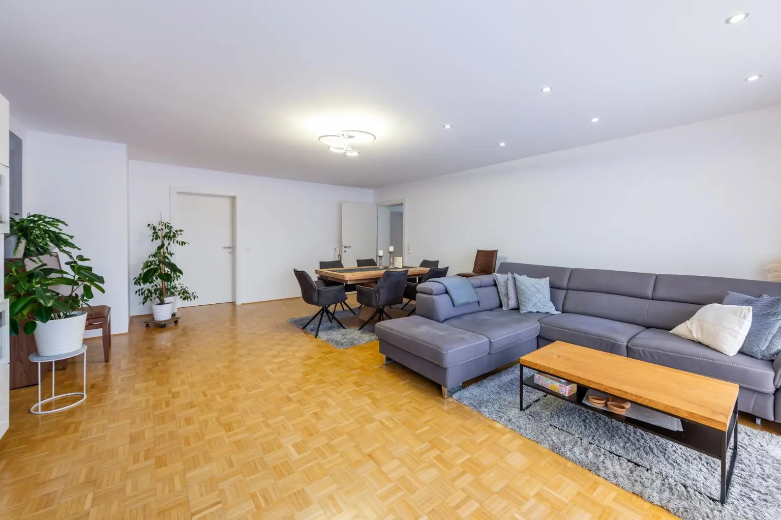 Liebevoll sanierte 3-Zimmer-Wohnung mit zwei Balkonen nähe Stadtstrand