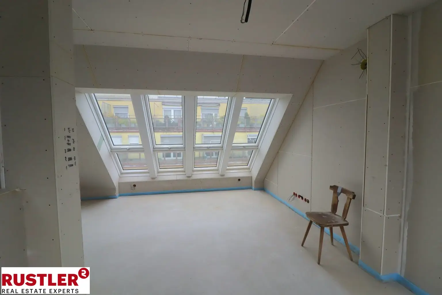 3 Zimmer - DG-Maisonette mit Terrasse - Nähe Kutschkermarkt