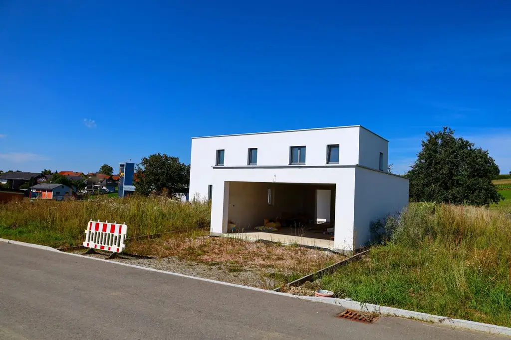 Neubau-Einfamilienhaus in St. Roman – modernes Wohnen mit offenem Design & Südwestgarten