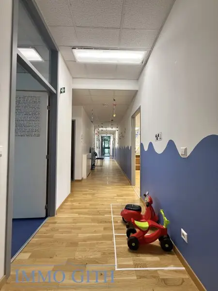VOLL AUSGESTATTETER KINDERGARTEN IN TOP-LAGE IM INDUSTRIEGEBIET LIESING – IDEAL FÜR ELTERN AM ARBEITSPLATZ