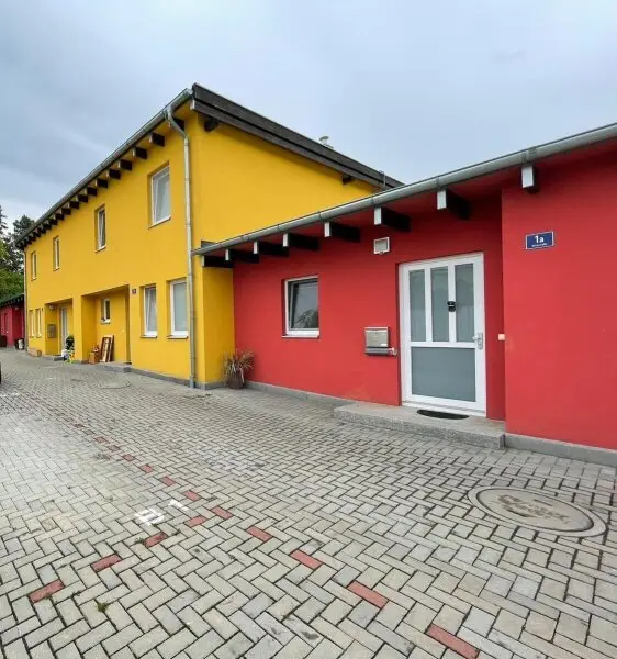 Traumhaftes Reihenhaus mit zwei Wohneinheiten in ruhiger Lage in Stockerau – Ideal für Familien und Anleger!