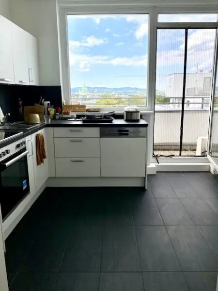 Terrassentraum mit herrlichem Fernblick: 3 Zimmer, Küche und 46 m2 Terrassen im 5.Stock, Stellplätze im Hof mitbenützbar, Nähe U1-Taubstummerngasse + Belvedere!
