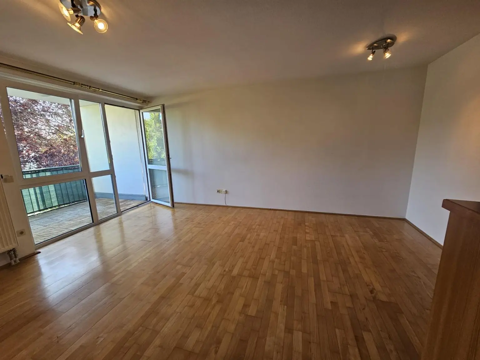 grüne Ruhelage, großer Balkon, sehr angenehme Wohngegend